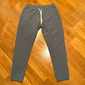 Vuori Transit Jogger. Size: Large. Color: Smoked Beryl.